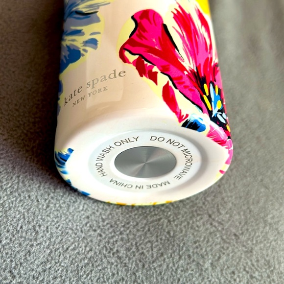 NWT Kate Spade Painted Tulips Floral 24 oz Stainless Steel Insulated Tumbler - Picture 2 of 4